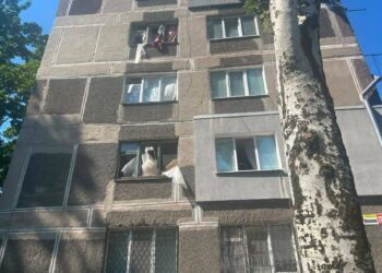 Загиблий та семеро поранених: ворог понад 60 разів атакував Дніпропетровщину