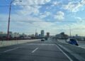Рух ускладнено на половину: у Дніпрі на мосту зіткнулись авто
