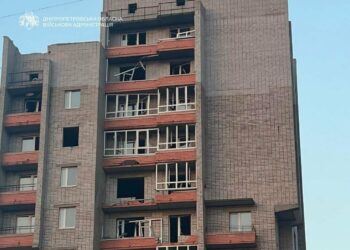 Двоє поранених та руйнування: ворог атакував Дніпропетровщину