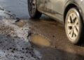 Влетели в яму и повредили авто: как добиться компенсации за ремонт