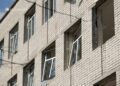Нові страшні наслідки атаки на Дніпро: пошкоджені школи та житлові будинки