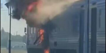 Вогонь у локомотиві та термінова евакуація: потяг із Дніпра атакував російський дрон