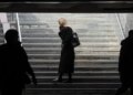 Частина лівого берега Києва залишилася без світла, зупинилося метро – соцмережі