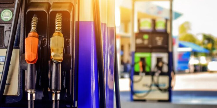 Пальне знову дорожчає: актуальні ціни та чого чекати далі