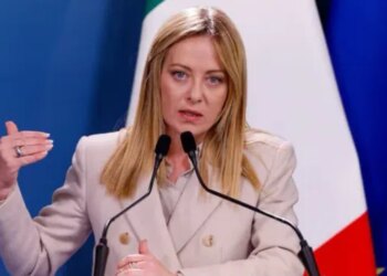 Мелоні хоче заборонити паранджу і нікаб у школах та обмежити кількість іноземних учнів в Італії