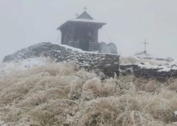 На горі Піп Іван випав перший сніг, температура знизилася до -1°C