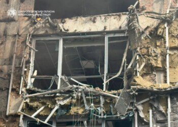 У Дніпрі через удар рф по бізнес-центру троє загиблих, багато поранених