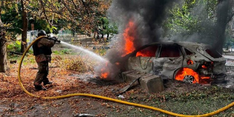 “Шахед” влетів в авто: ворог понад 30 разів атакував Дніпропетровщину