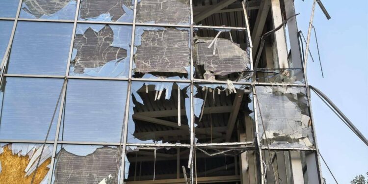 Атака по медзакладу, ТЦ та постраждалі: як минула ніч на Дніпропетровщині