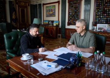 Зеленский приказал СБУ зеркально ответить РФ за удар дрона по зданию на Владимирской