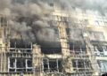 Вогонь і заблоковані люди: що відбувається в атакованому бізнес-центрі Дніпра