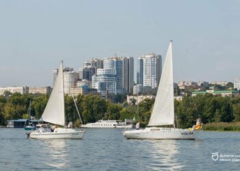 На Дніпрі знову підняли вітрила: місто відзначило 500-річчя святковою регатою
