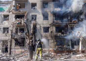 Четыре авиабомбы РФ по Краматорску: людей доставали из-под завалов