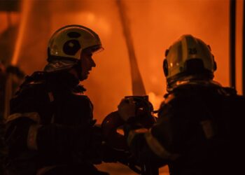 Россияне атаковали склады в Днепре, загорелся пожар