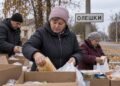 Жителям Олешек доставили еще 4 тонны гуманитарной помощи