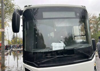 Українська делегація з евакуйованими жителями Олешок вирушила до Анапи – Арахамія