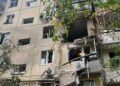 Снаряд пробив багатоповерхівку: наслідки атак по Дніпропетровщині