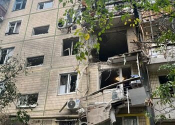 Снаряд пробив багатоповерхівку: наслідки атак по Дніпропетровщині