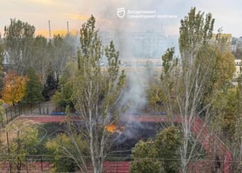 У Дніпрі не стихають вибухи: пошкоджено стадіон, працює ППО