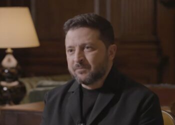 Зеленский снял ограничения на удары по российским НПЗ: “С нас хватит”