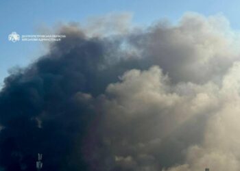 Реактивний БпЛА атакував Дніпро: де пролунав вибух та що відомо про пожежу