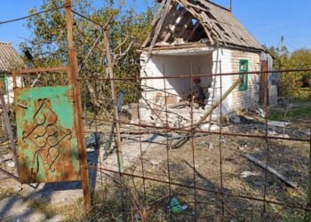 Дніпропетровщина під масованою атакою: пошкоджені будинки, інфраструктура та автобус