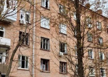 Дрон вдарив там, де щодня проходять сотні людей: що відомо про атаку на Дніпро
