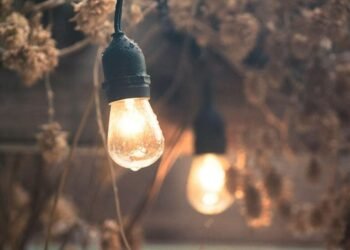 Світла не буде від 3 до 10 годин: список відключень у Дніпрі