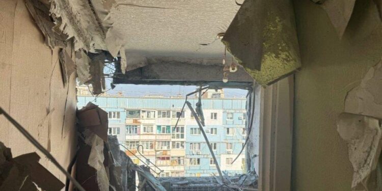 Наслідки атаки рф на Дніпро: пошкодження виявили не лише у житлових будинках