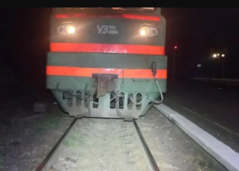 У Підгородньому потяг збив чоловіка: деталі