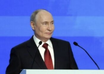 FT раскрыл тайный канал к Путину: бывший офицер Штази передавал ему послания Белого дома