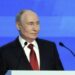 FT раскрыл тайный канал к Путину: бывший офицер Штази передавал ему послания Белого дома
